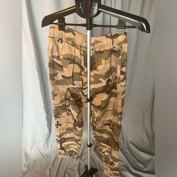 NWOT Cargo Camo pants - Picture 11 of 14
